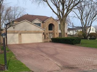 3240 Brookdale Ln, Northbrook, IL 60062