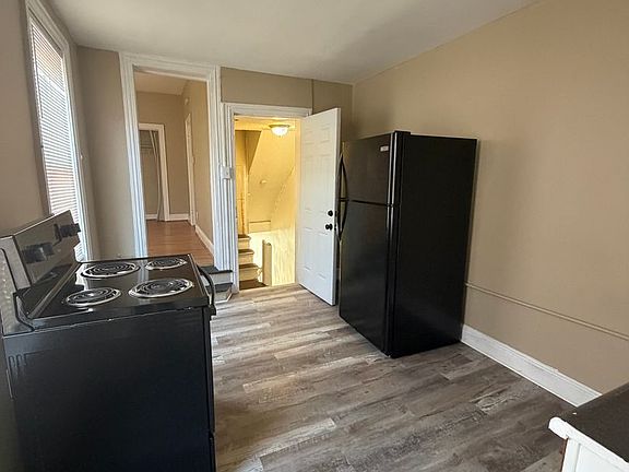 2nd image of 727 Chestnut St #2