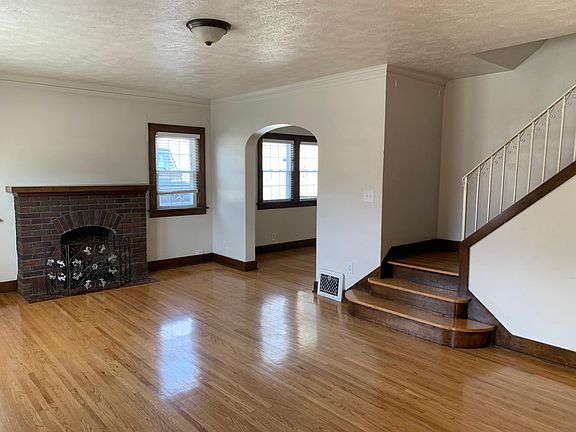 2nd image of 3572 Davenport St