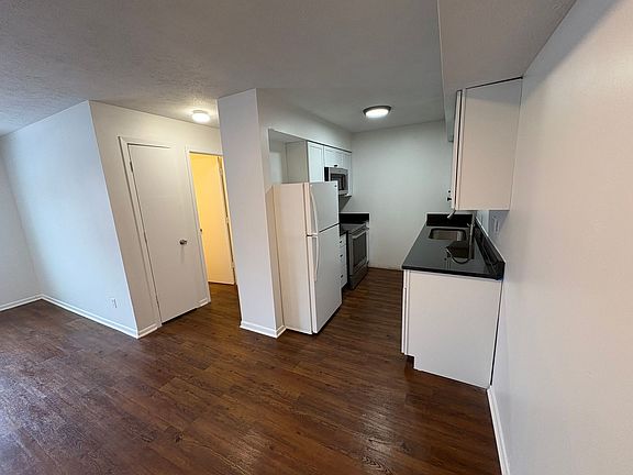 5th image of 3839 Center St APT 27