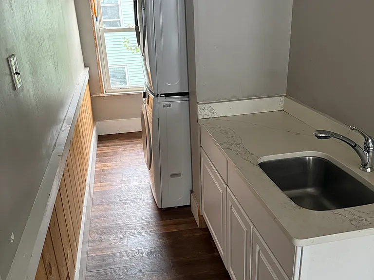 84 Florence St #3 — Photo 6