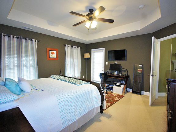 3rd image of 128 Forest Glade Dr