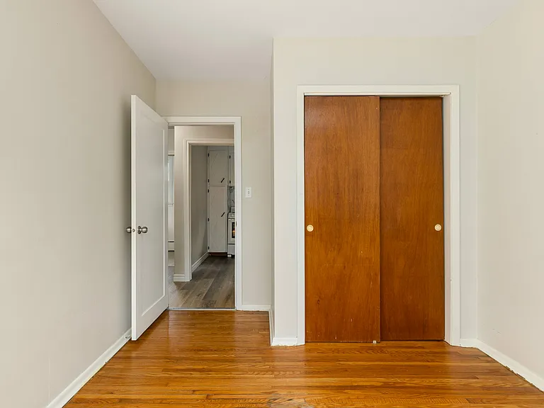 261 College St — Photo 21