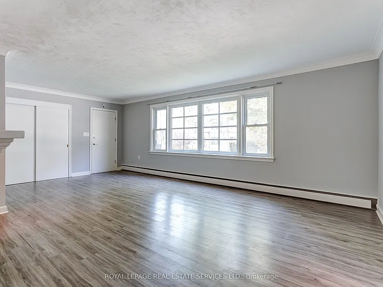 302 Maple Ave #MAIN FLOOR — Photo 10