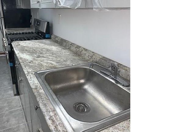 3rd image of 1128 Jackson Ave #1