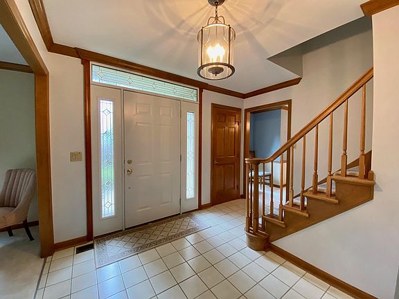 3rd image of 8548 Meadow Bluff Ct