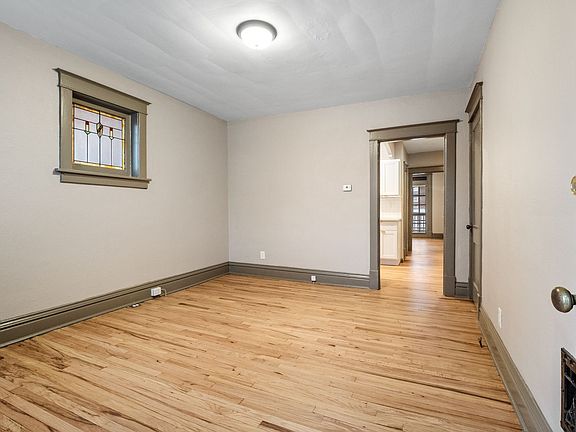 3rd image of 5024-26 Lindenwood Ave #1F