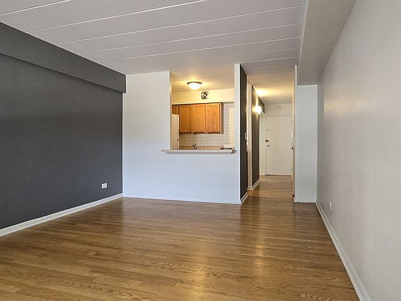 2nd image of 5616 N Kenmore Ave APT 3D