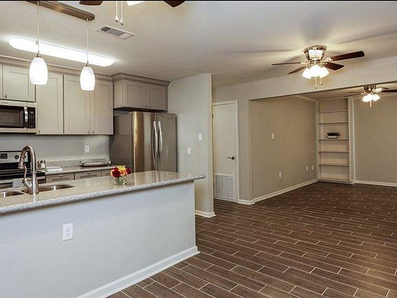 4th image of 1012 S Acadian Thruway APT 23