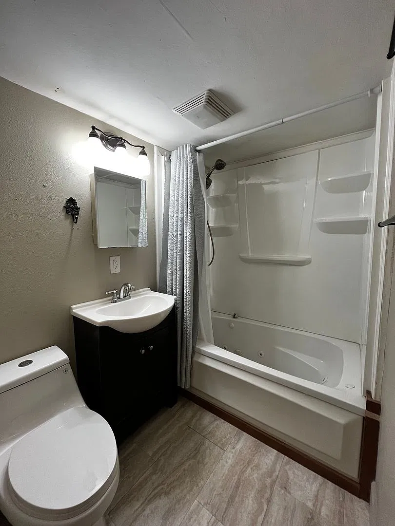 2 bedroom, 1 1/2 bath house located in Kellogg, Idaho — Photo 4