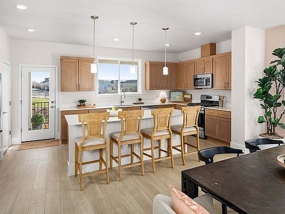 Kitchen Breakfast Bar at Rhone, Townes at Vineyard