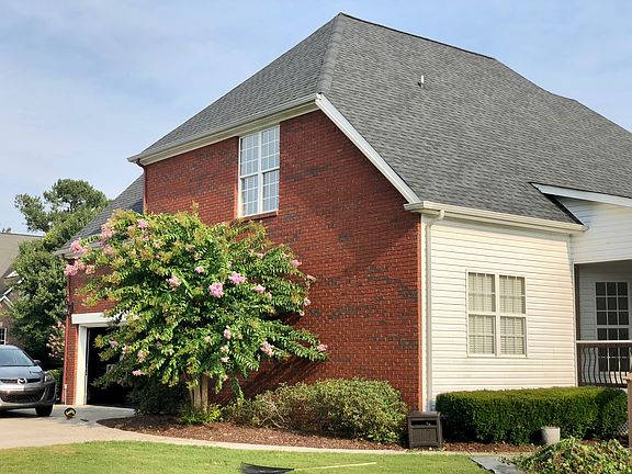 2nd image of 32 Champagne Cir