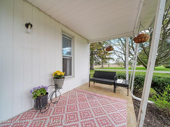 5th image of 8379 Hall Rd