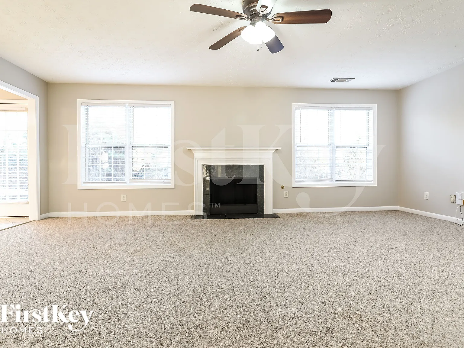 3 bed, 2.5 bath, 1921 sqft, $2,360 — Photo 3
