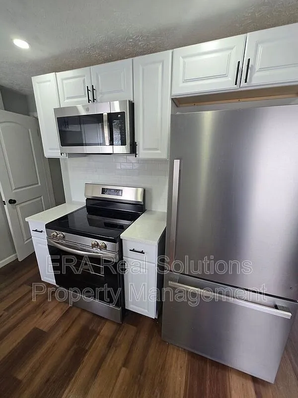 1027 S James Rd photo 1
