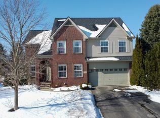 5731 Bingham Dr, Commerce Township, MI 48382