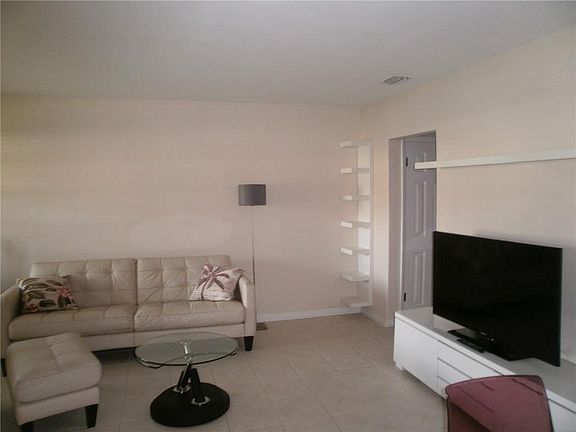 5th image of 3850 NE 21st Ave APT 11