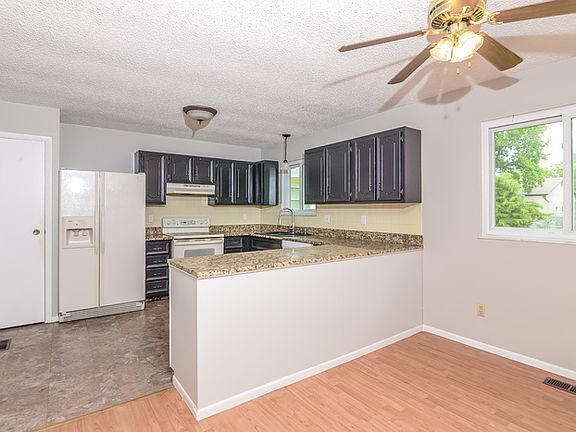 3rd image of 2947 Pacific Park Dr