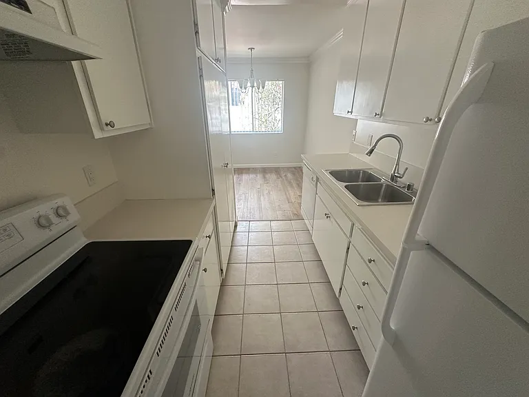 1320 Armacost Ave #6 — Photo 11