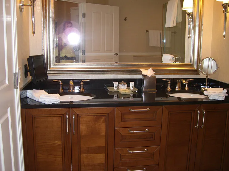 Double-Sink Vanity w/Lg. Mirror/Cabinets
