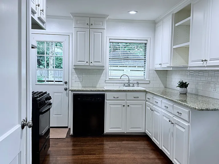 3730 Van Ness Ln — Photo 4