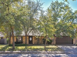 2806 Sarah Dr, Pantego, TX 76013