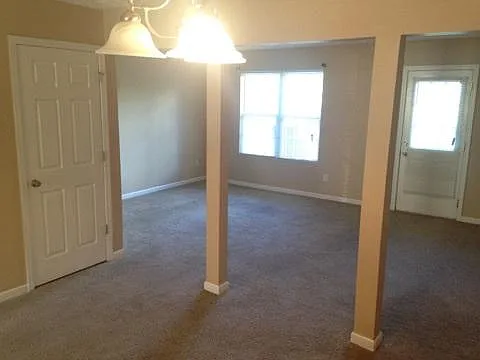 3 bed, 2.5 bath, 1592 sqft, $1,795 — Photo 4