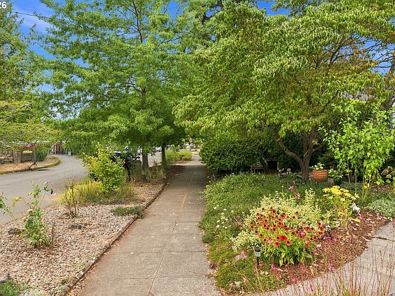 2nd image of 414 NE 68th Ave