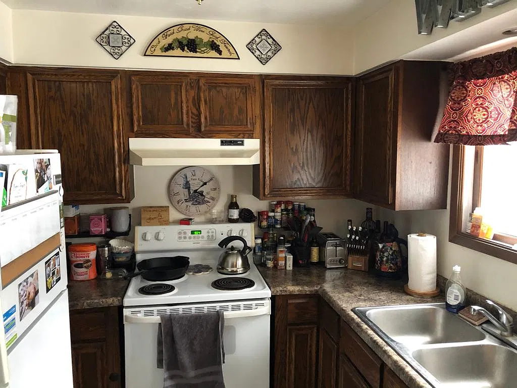 2 bed, 900 sqft, $1,300 — Photo 2