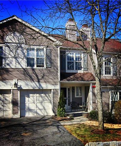 1st image of 905 Pondside Dr #905