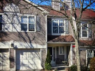 905 Pondside Dr #905, White Plains, NY 10607