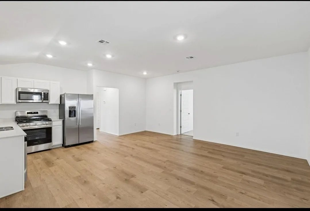 1221 Colt Dr — Photo 3