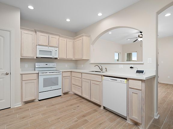 2nd image of 8318 N 33rd Ln