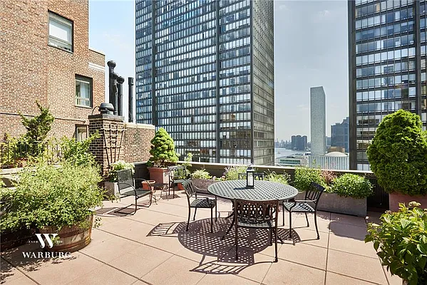 Sold by Warburg | media 11