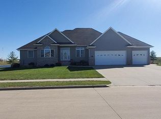 703 Pine Dr, Independence, IA 50644