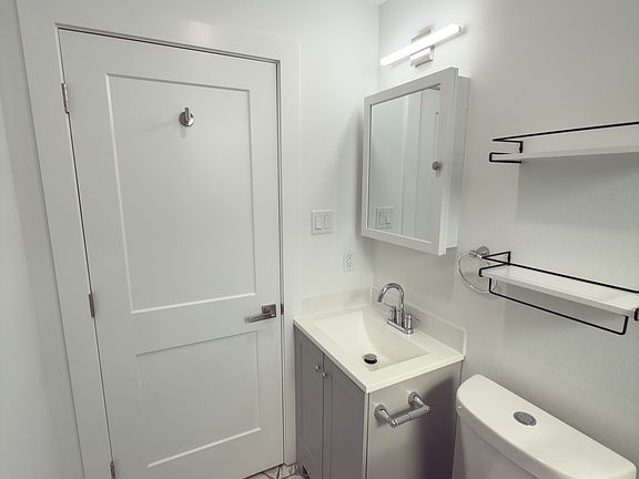 5th image of 3308 Washington Ave #205
