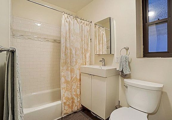 5th image of 312 W 49th St APT 4RE