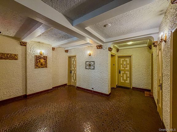 5th image of 1428 Midland Avenue #3H