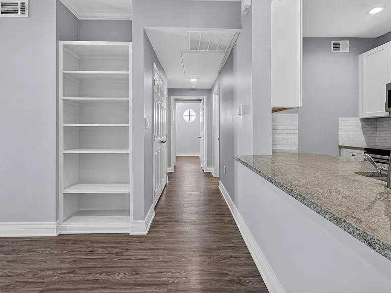 Compass Bay Apartments & Marina — Photo 22