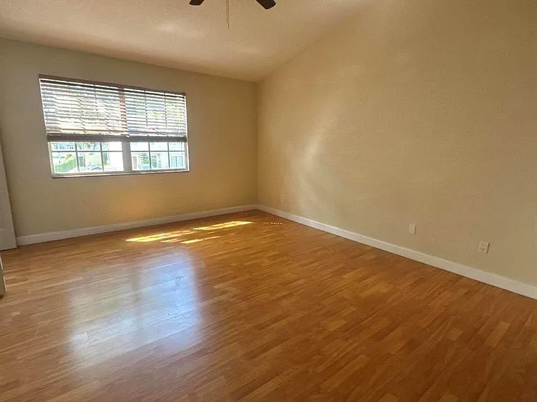2936 Belmont Ln — Photo 8