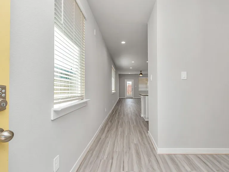 3020 Gunnersbury Dr — Photo 5