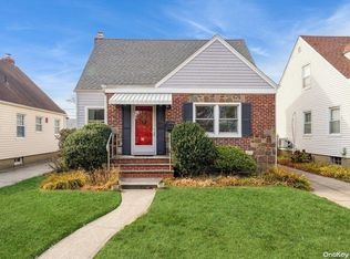 8422 246th St, Bellerose, NY 11426