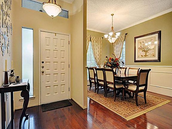 2nd image of 2007 Surrey Oaks Dr