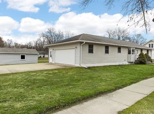 1026 Franklin St, Center Point, IA 52213
