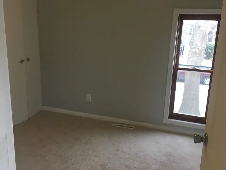 2465 Indianola Ave — Photo 28