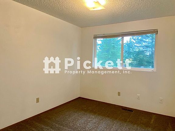 5th image of 1160 NW Huckle Dr