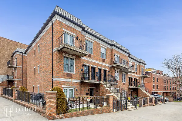 Sold by Garfield Realty  | media 16