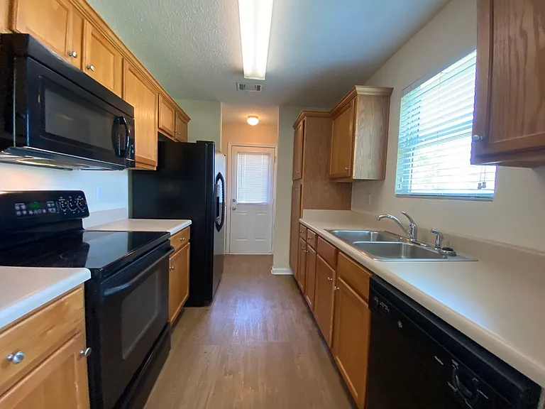 218 Bridgewater Cir — Photo 3