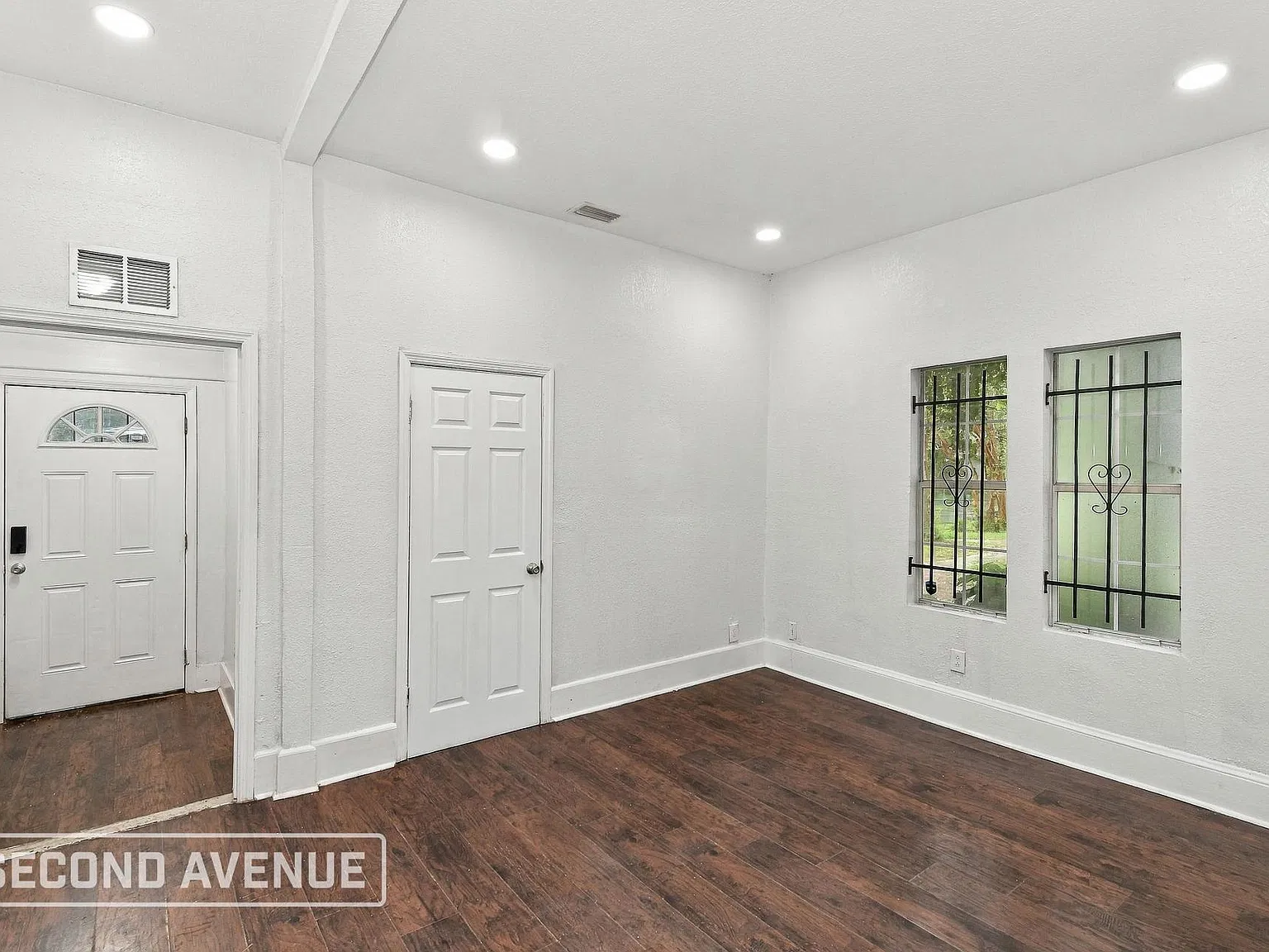 3 bed, 2.0 bath, 1199 sqft, $1,269 — Photo 2
