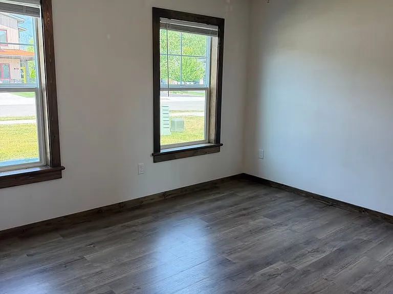 745 Cottonwood Ct — Photo 4
